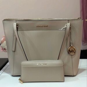 Michael Kors large beige tote with matching wallet